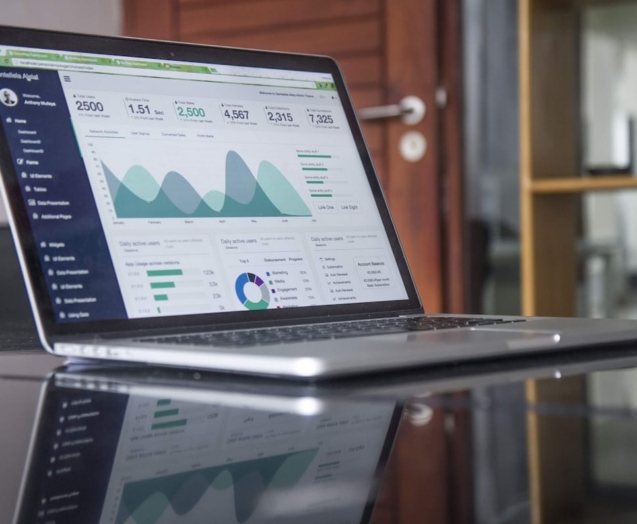 photo-1460925895917-afdab827c52f